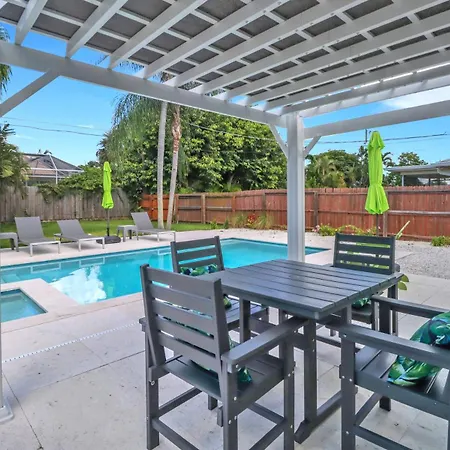 Little Beach House W/ Pool&Spa - 5 Minutes To Vanderbilt Beach